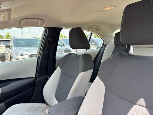 Super White 2021 Toyota Corolla Hybrid LE