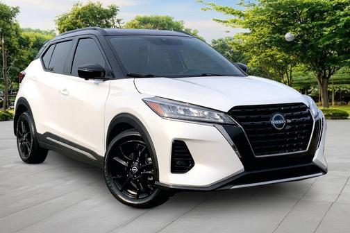 Aspen White / Super Black 2024 Nissan Kicks SR
