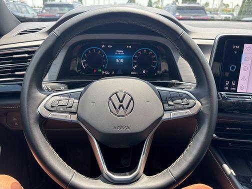 Deep Black Pearl Effect 2024 Volkswagen Atlas Cross Sport 2.0T SE w/Technology