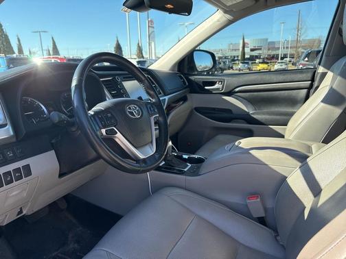 2017 Toyota Highlander Limited Platinum