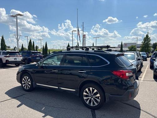 Crystal Black Silica 2018 Subaru Outback 3.6R Touring