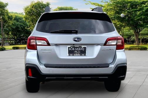 Ice Silver Metallic 2018 Subaru Outback 2.5i