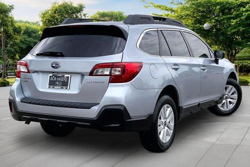 Ice Silver Metallic 2018 Subaru Outback 2.5i