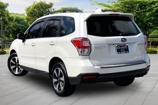 Crystal White Pearl 2017 Subaru Forester 2.5i Premium