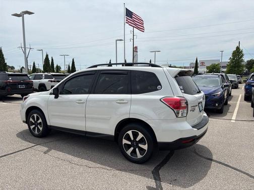 Crystal White Pearl 2017 Subaru Forester 2.5i Premium