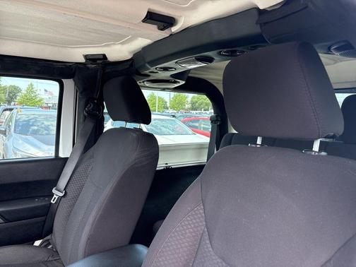 Bright White Clearcoat 2013 Jeep Wrangler Sport