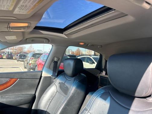 2014 INFINITI QX70 Base