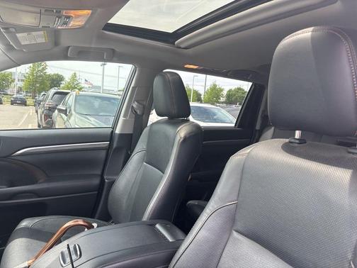 Blizzard Pearl 2019 Toyota Highlander Limited