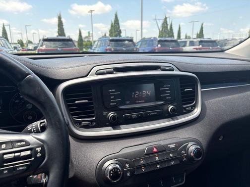 Snow White Pearl 2016 Kia Sorento LX