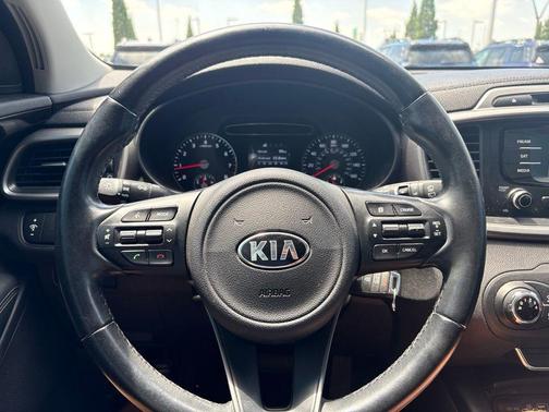 Snow White Pearl 2016 Kia Sorento LX
