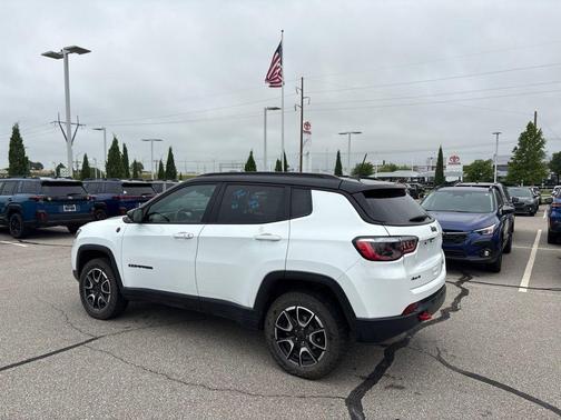Bright White Clearcoat 2025 Jeep Compass Trailhawk
