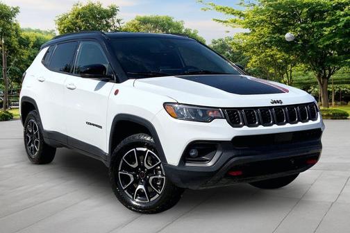 Bright White Clearcoat 2025 Jeep Compass Trailhawk
