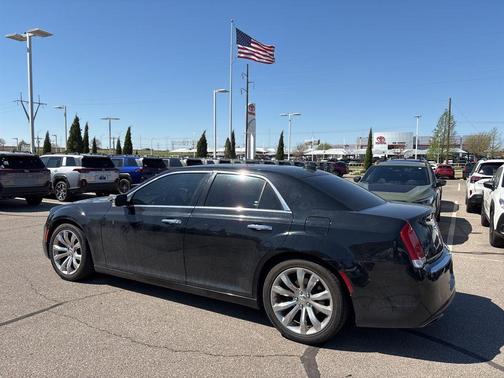Gloss Black 2017 Chrysler 300C Base
