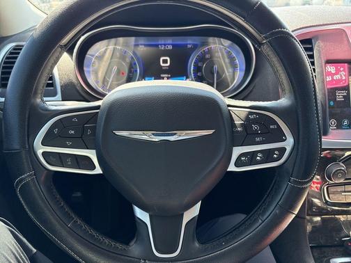 Gloss Black 2017 Chrysler 300C Base