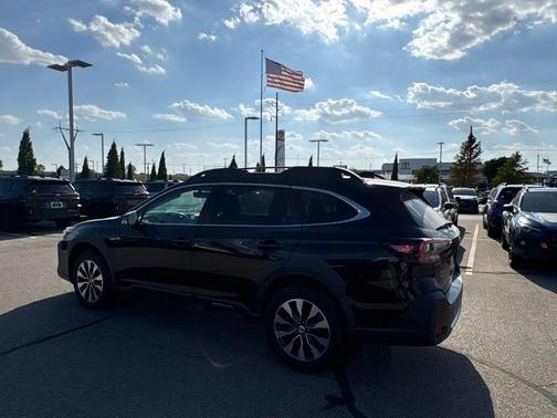Crystal Black Silica 2023 Subaru Outback Limited