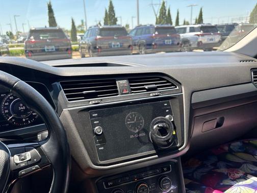 Deep Black Pearl Effect 2019 Volkswagen Tiguan 2.0T SEL