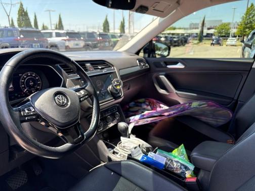 Deep Black Pearl Effect 2019 Volkswagen Tiguan 2.0T SEL
