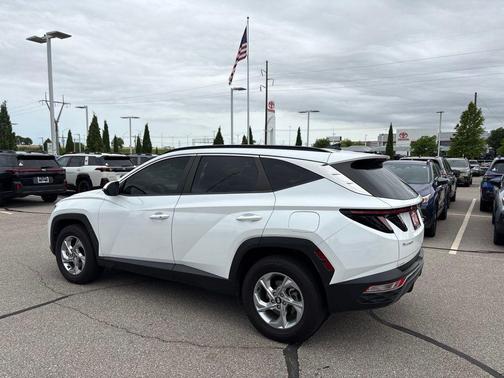 Quartz White 2022 Hyundai TUCSON SEL