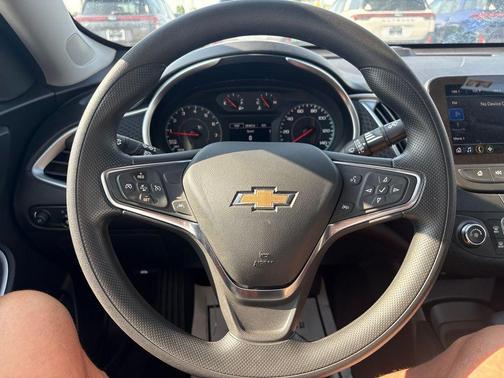Summit White 2024 Chevrolet Malibu 1LS
