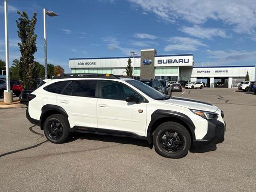 Crystal White Pearl 2025 Subaru Outback Wilderness