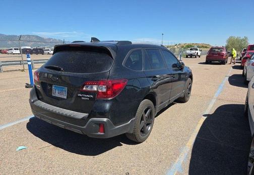 Crystal Black Silica 2019 Subaru Outback 3.6R Touring