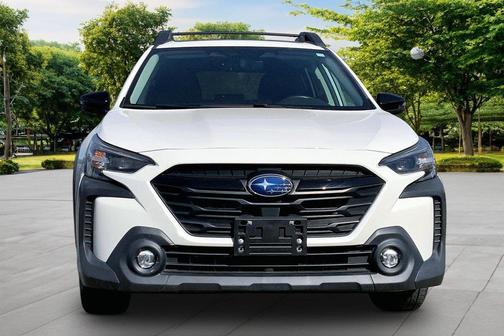 Crystal White Pearl 2023 Subaru Outback Onyx Edition