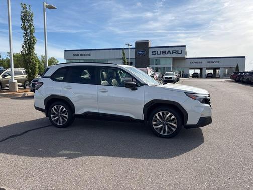 Crystal White Pearl 2025 Subaru Forester Touring