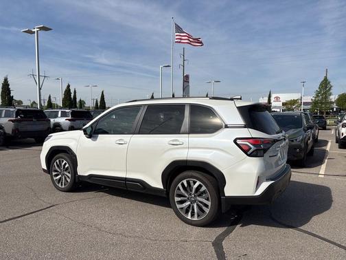 Crystal White Pearl 2025 Subaru Forester Touring