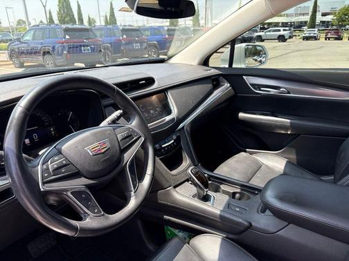 Crystal White Tri-Coat 2017 Cadillac XT5 Luxury