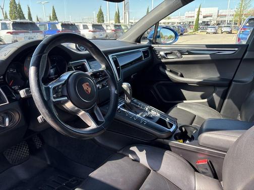 Sapphire Blue Metallic 2016 Porsche Macan S