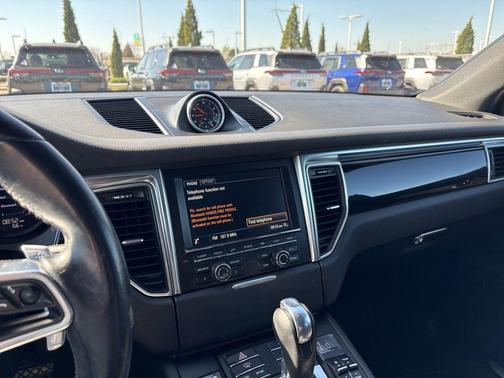 Sapphire Blue Metallic 2016 Porsche Macan S