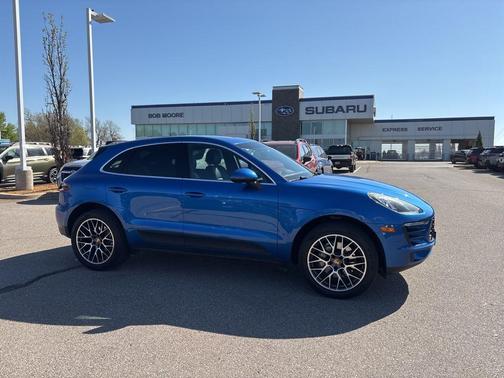 Sapphire Blue Metallic 2016 Porsche Macan S
