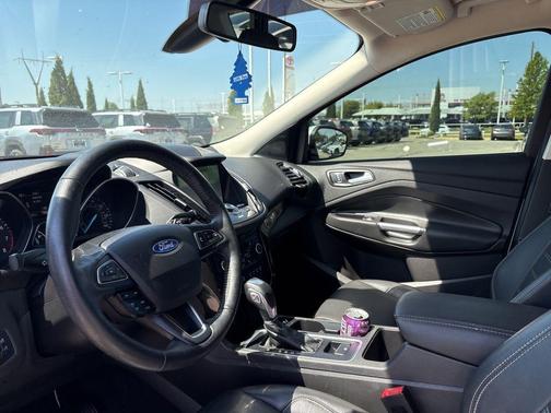 White Platinum Tri-Coat Metallic 2019 Ford Escape Titanium