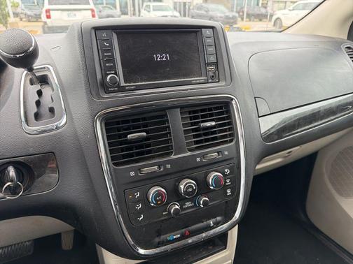 Granite Pearlcoat 2018 Dodge Grand Caravan SE