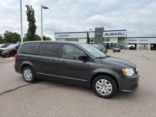 Granite Pearlcoat 2018 Dodge Grand Caravan SE