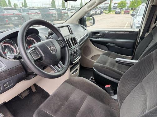 Granite Pearlcoat 2018 Dodge Grand Caravan SE