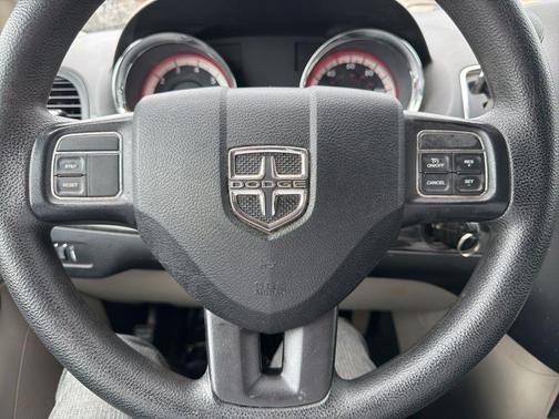 Granite Pearlcoat 2018 Dodge Grand Caravan SE