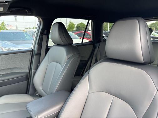 Crystal White Pearl 2026 Subaru Outback Premium