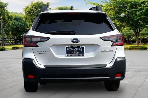 Crystal White Pearl 2025 Subaru Outback Premium