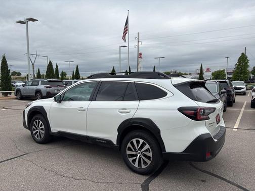 Crystal White Pearl 2025 Subaru Outback Premium