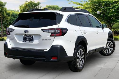 Crystal White Pearl 2025 Subaru Outback Premium