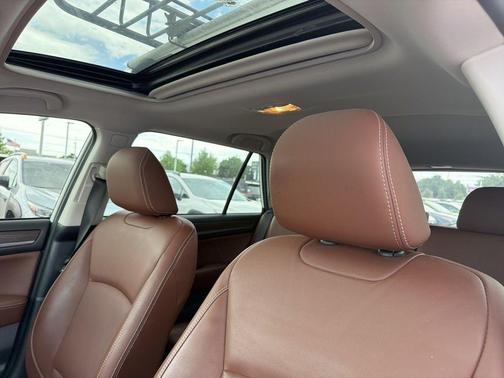 Crystal White Pearl 2019 Subaru Outback 2.5i Touring