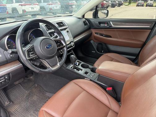 Crystal White Pearl 2019 Subaru Outback 2.5i Touring