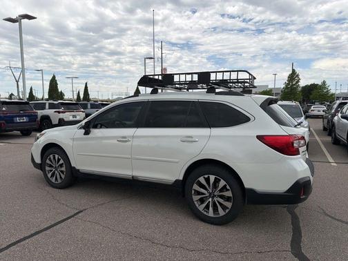 Crystal White Pearl 2019 Subaru Outback 2.5i Touring