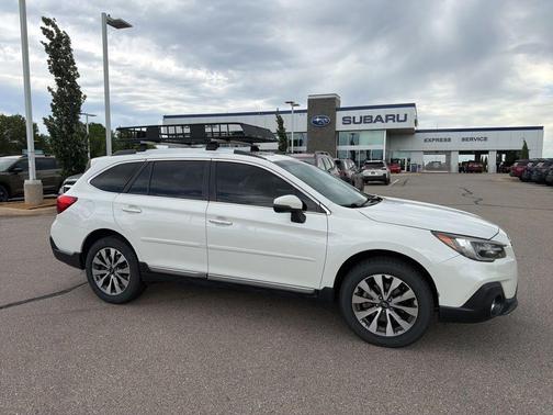Crystal White Pearl 2019 Subaru Outback 2.5i Touring