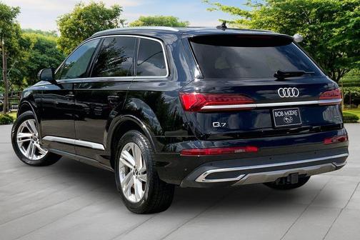Mythos Black Metallic 2023 Audi Q7 55 Premium Plus