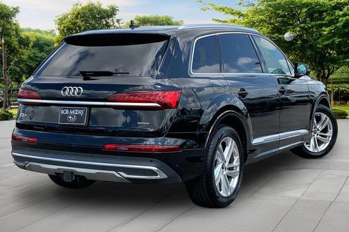 Mythos Black Metallic 2023 Audi Q7 55 Premium Plus