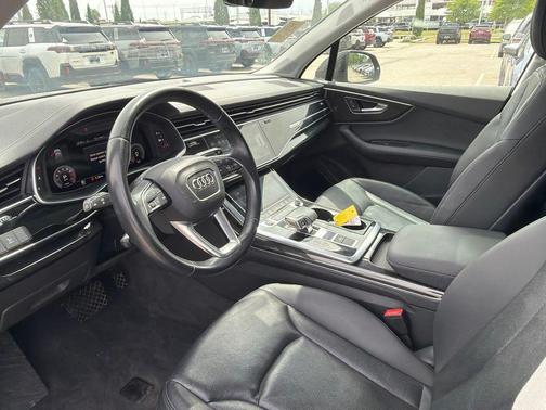 Mythos Black Metallic 2023 Audi Q7 55 Premium Plus
