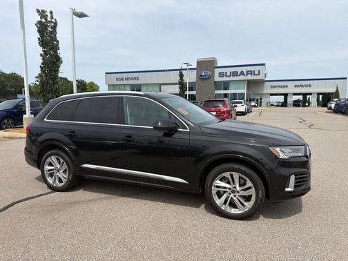 Mythos Black Metallic 2023 Audi Q7 55 Premium Plus