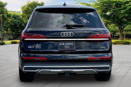 Mythos Black Metallic 2023 Audi Q7 55 Premium Plus